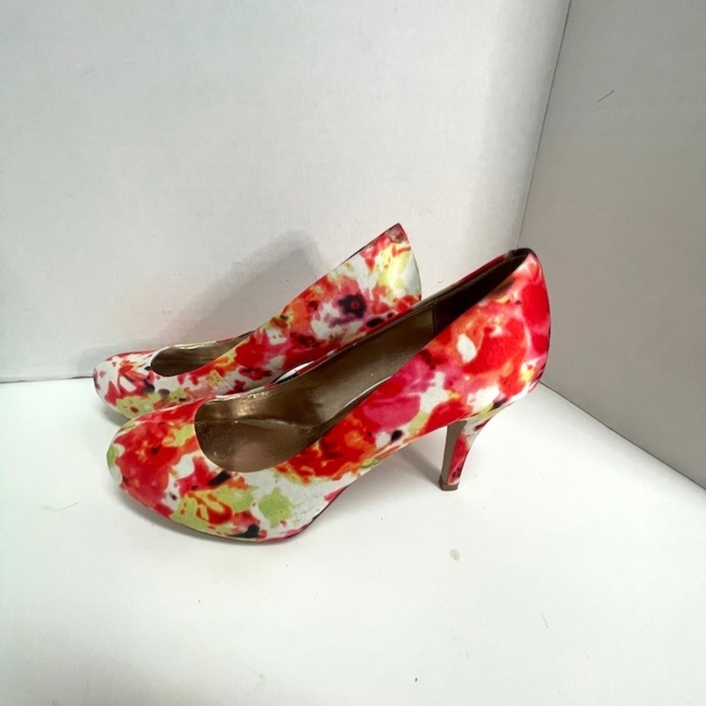 Madden Girl Getta Floral Satin Platform Pumps | Women's Size 8.5